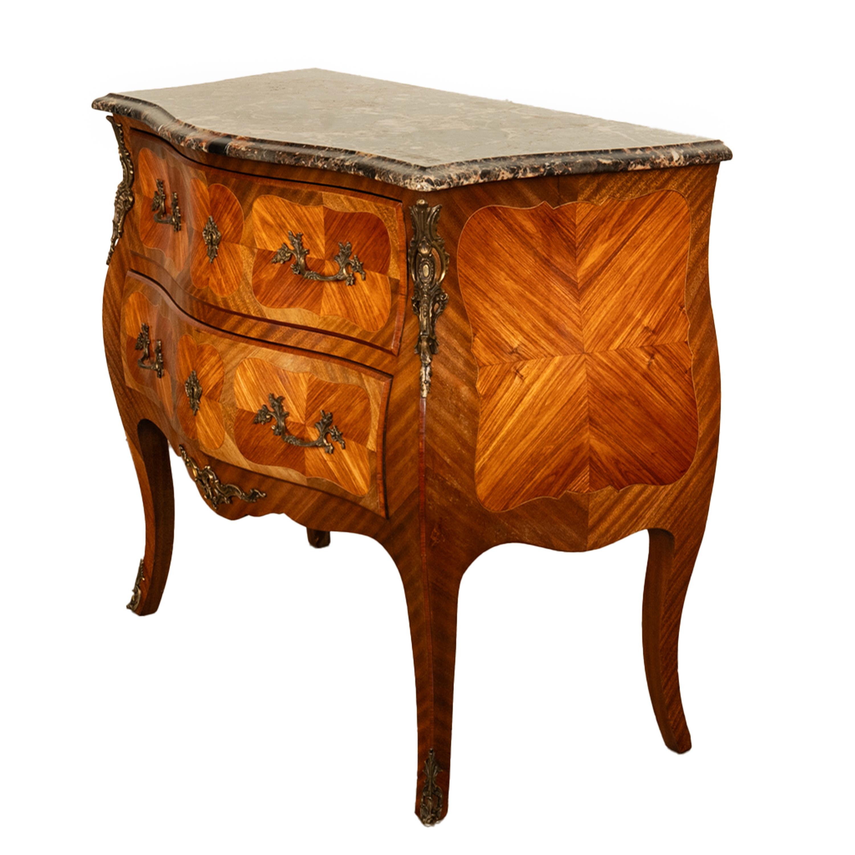 Luigi XV Antique French Louis XV Marble Top Ormolu Bombe Shape Inlaid Tulip-wood Commode in vendita