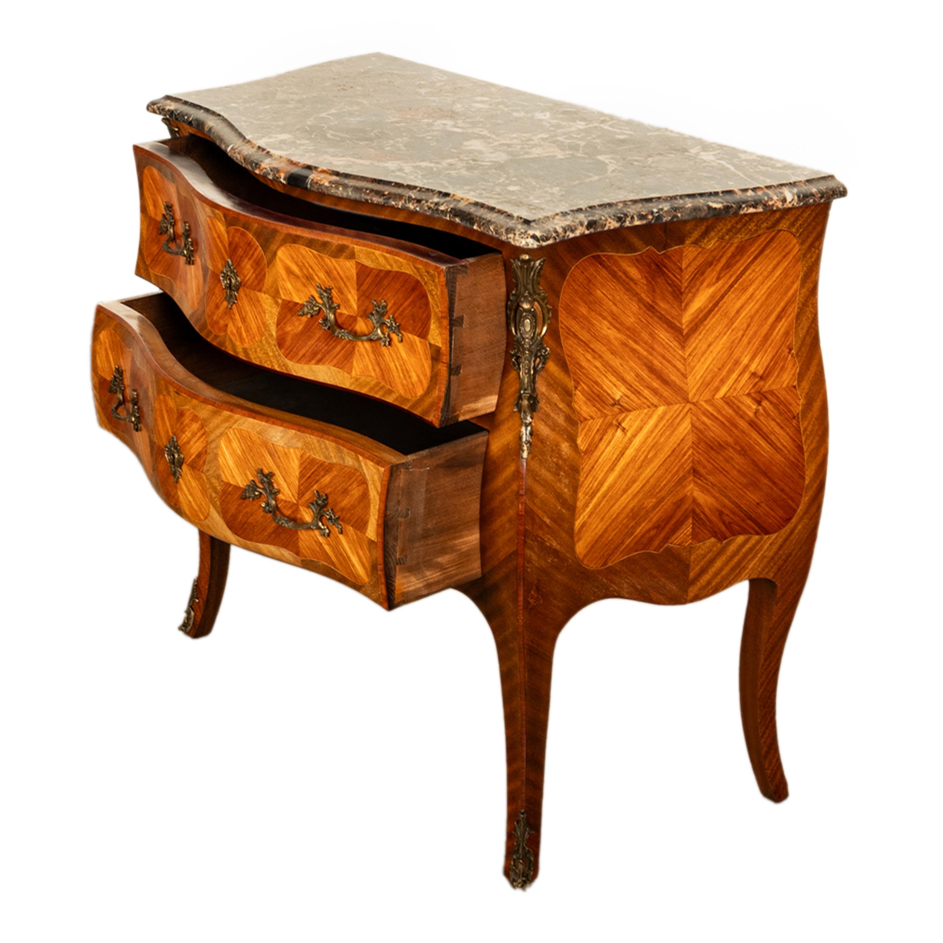 Francese Antique French Louis XV Marble Top Ormolu Bombe Shape Inlaid Tulip-wood Commode in vendita