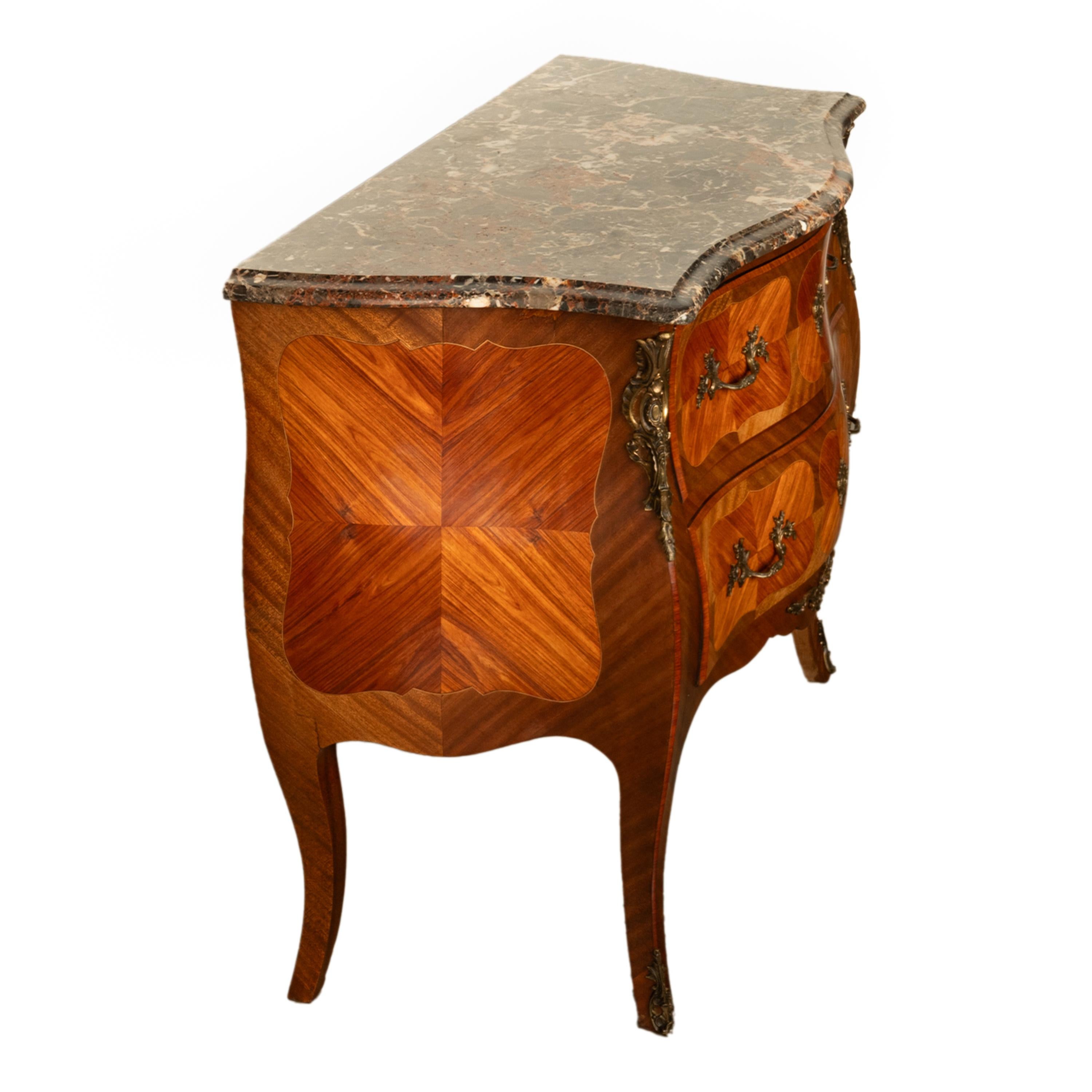 Inizio XX secolo Antique French Louis XV Marble Top Ormolu Bombe Shape Inlaid Tulip-wood Commode in vendita