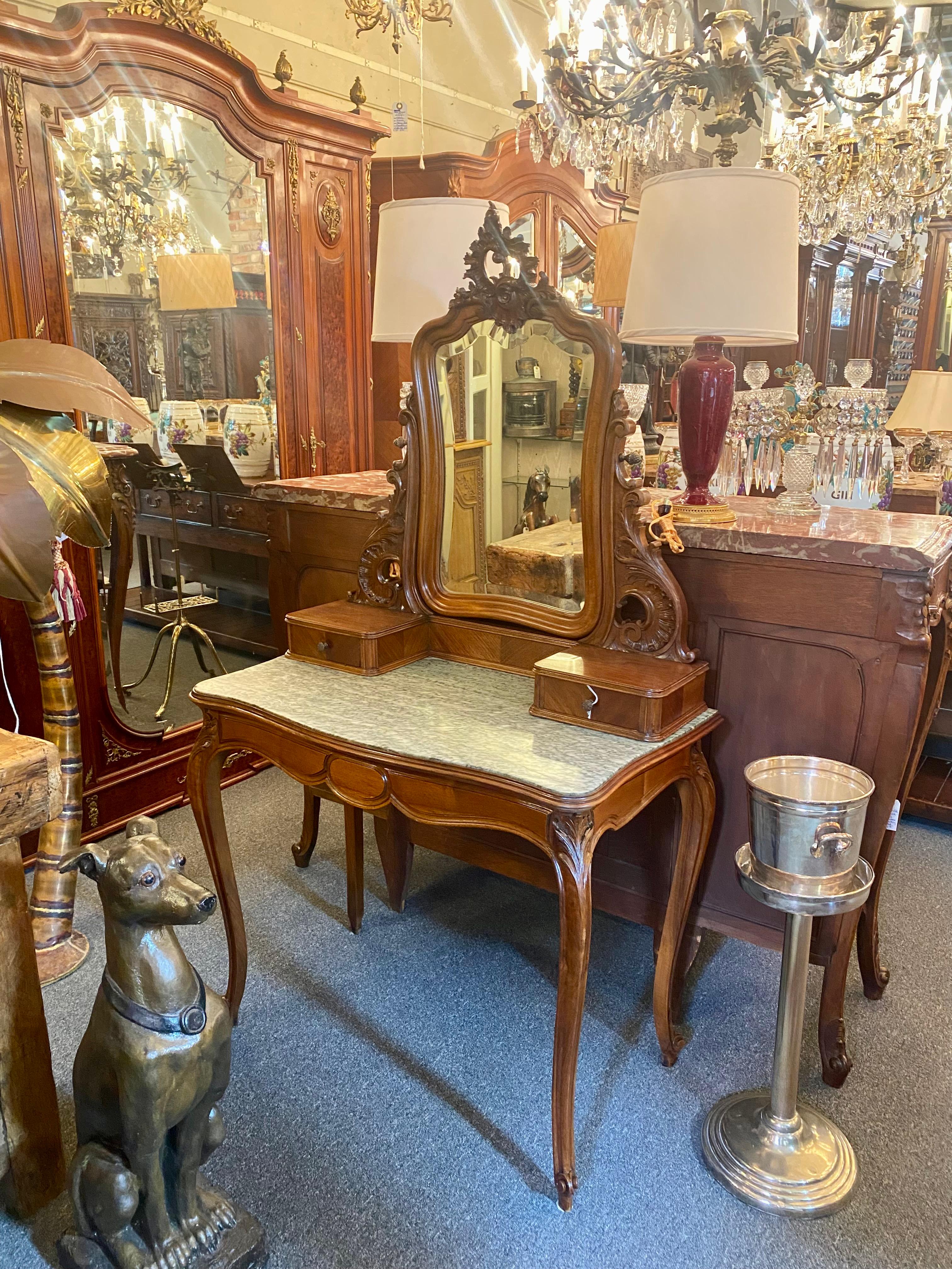 Ancien meuble-lavabo Louis XV en noyer avec miroir biseauté circa 1890 5
