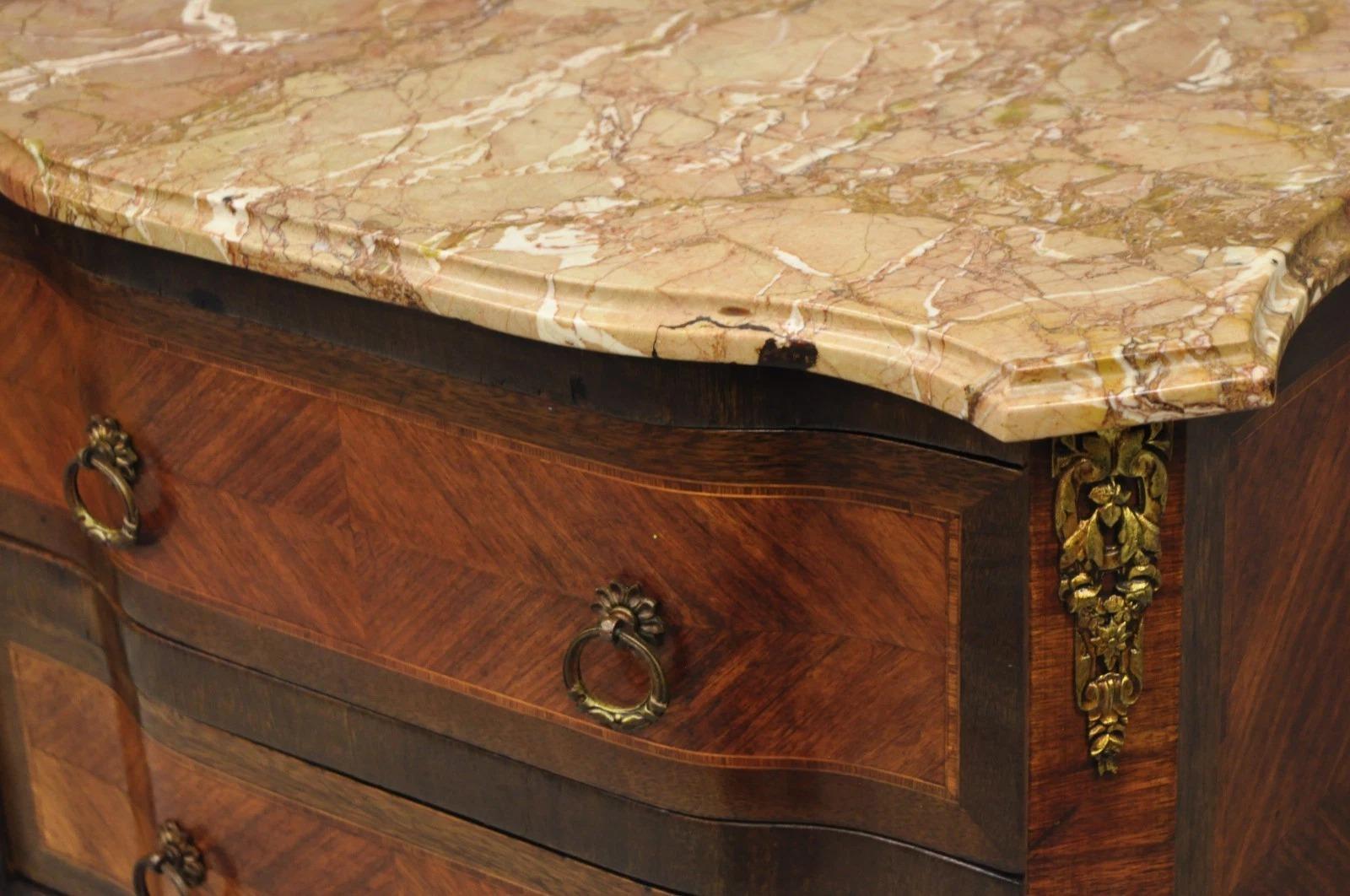 Antique French Louis XV Marqueterie Incrustation Dessus Marbre Bombe Table de nuit Table d'appoint en vente 3