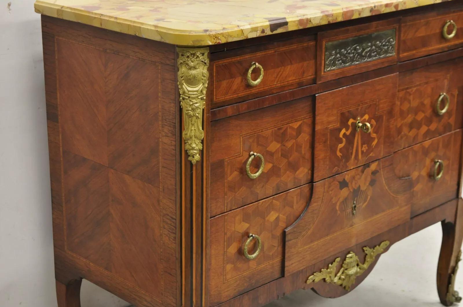 Luigi XV Antique French Louis XV intarsio di marmo Piano in bronzo Ormolu Commode Dresser in vendita