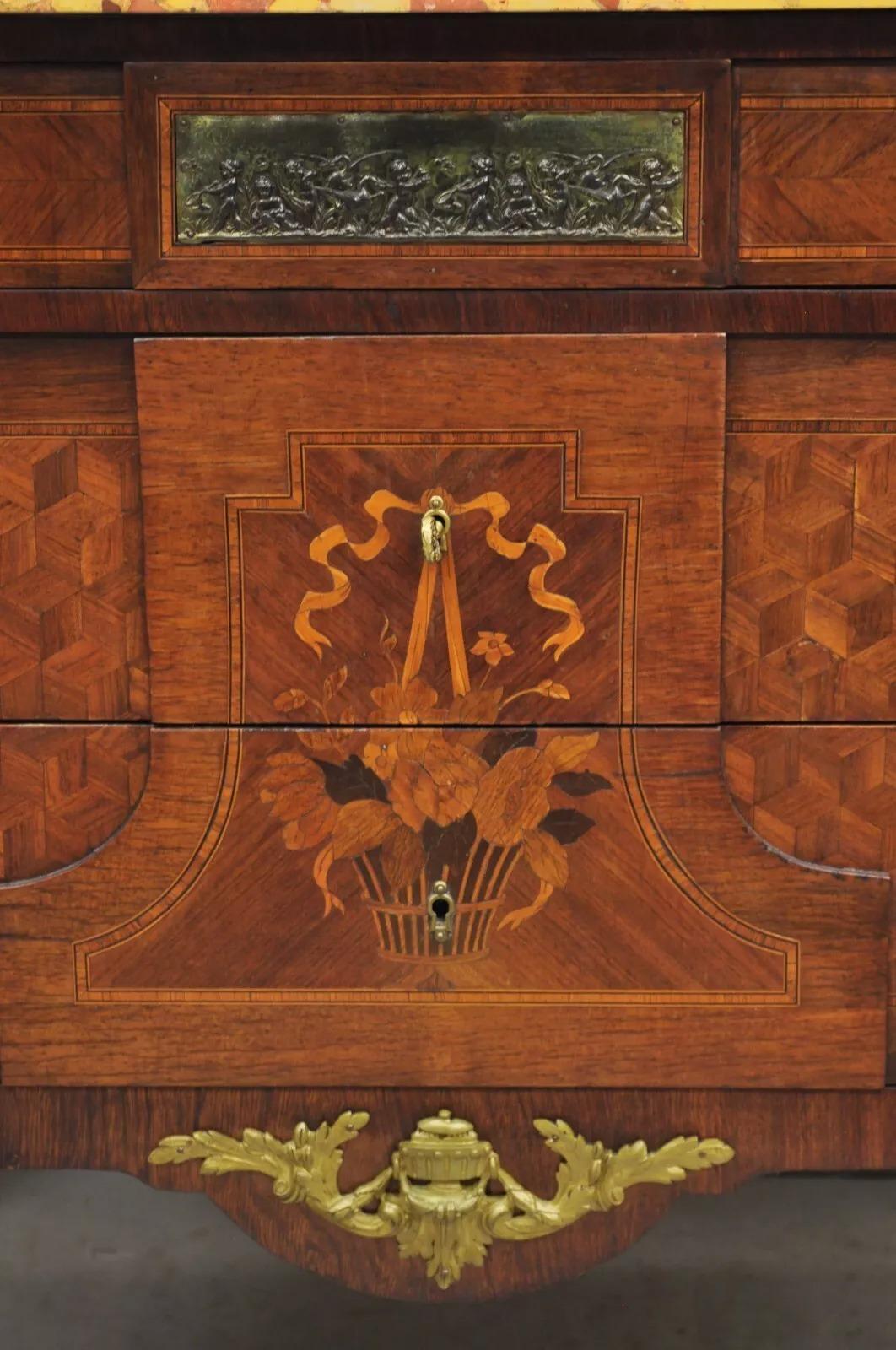 Sconosciuto Antique French Louis XV intarsio di marmo Piano in bronzo Ormolu Commode Dresser in vendita