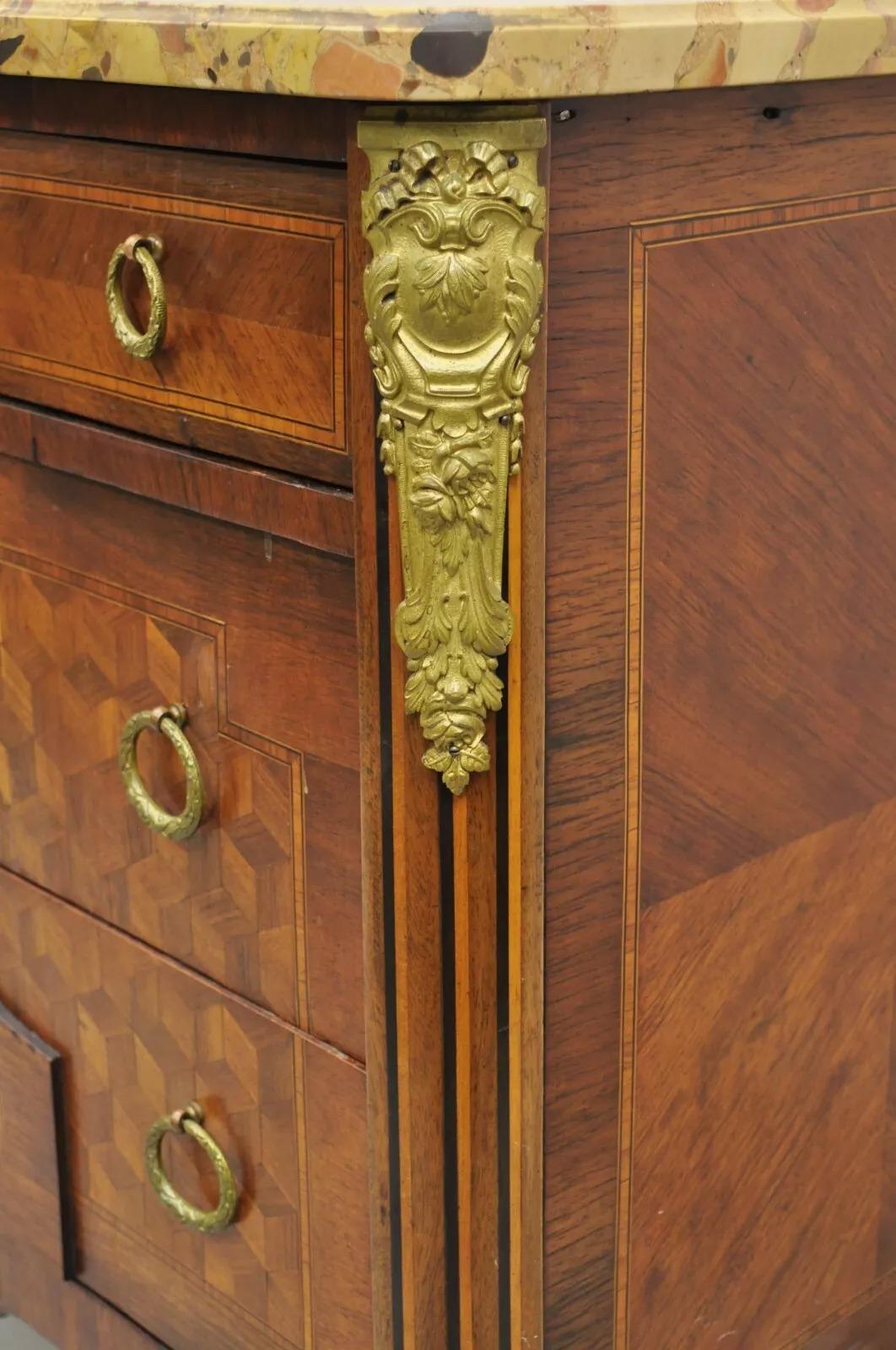 Antique French Louis XV intarsio di marmo Piano in bronzo Ormolu Commode Dresser in vendita 1