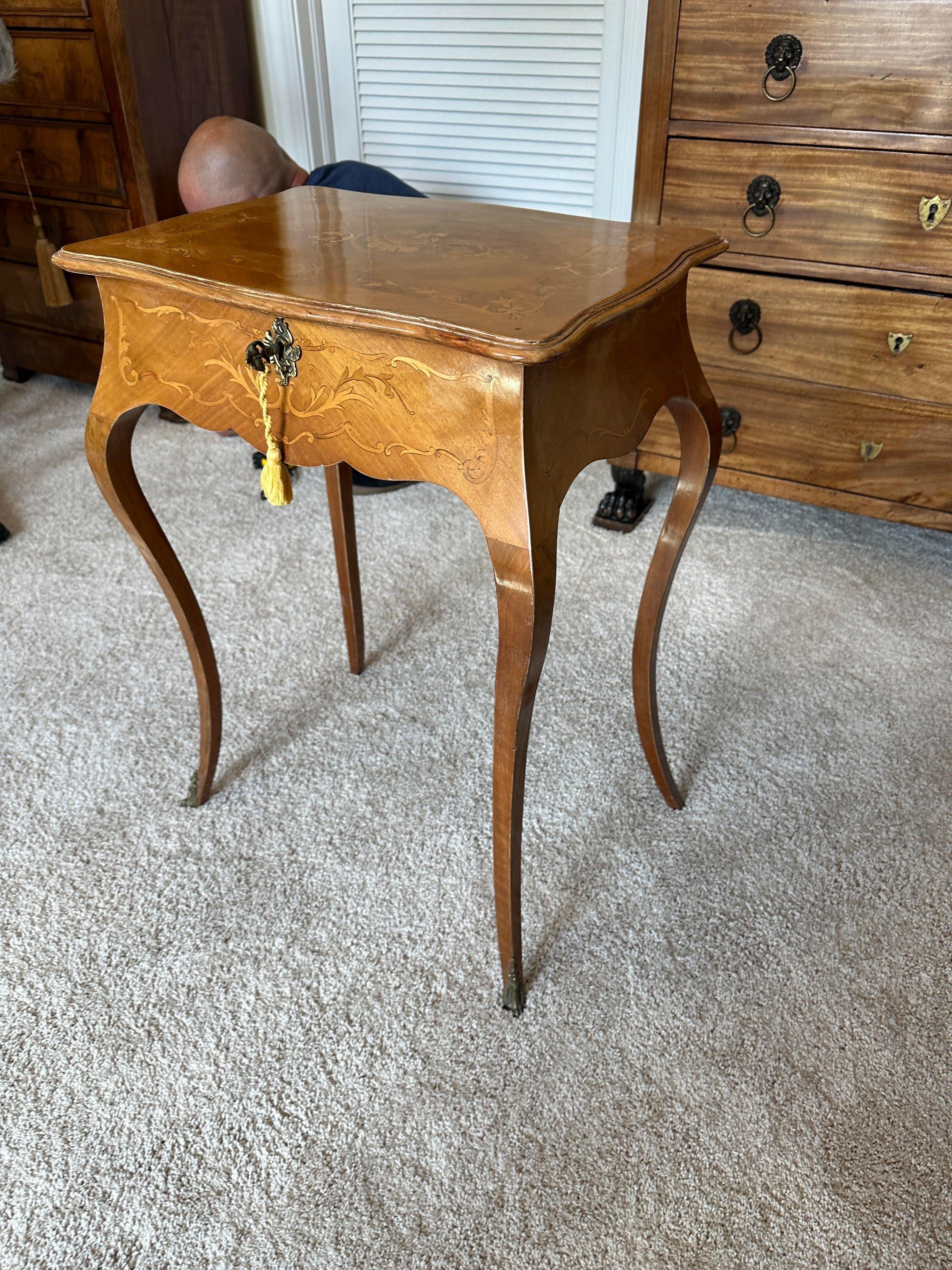 Antique French Louis XV Marquetry Travailleuse Sewing Work Vanity Table In Good Condition For Sale In Sheridan, CO