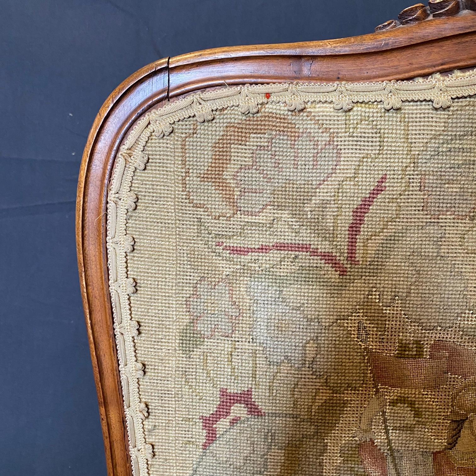 Antique French Louis XV Needlepoint Petit Point Fireplace Fire Screen In Good Condition For Sale In Hopewell, NJ