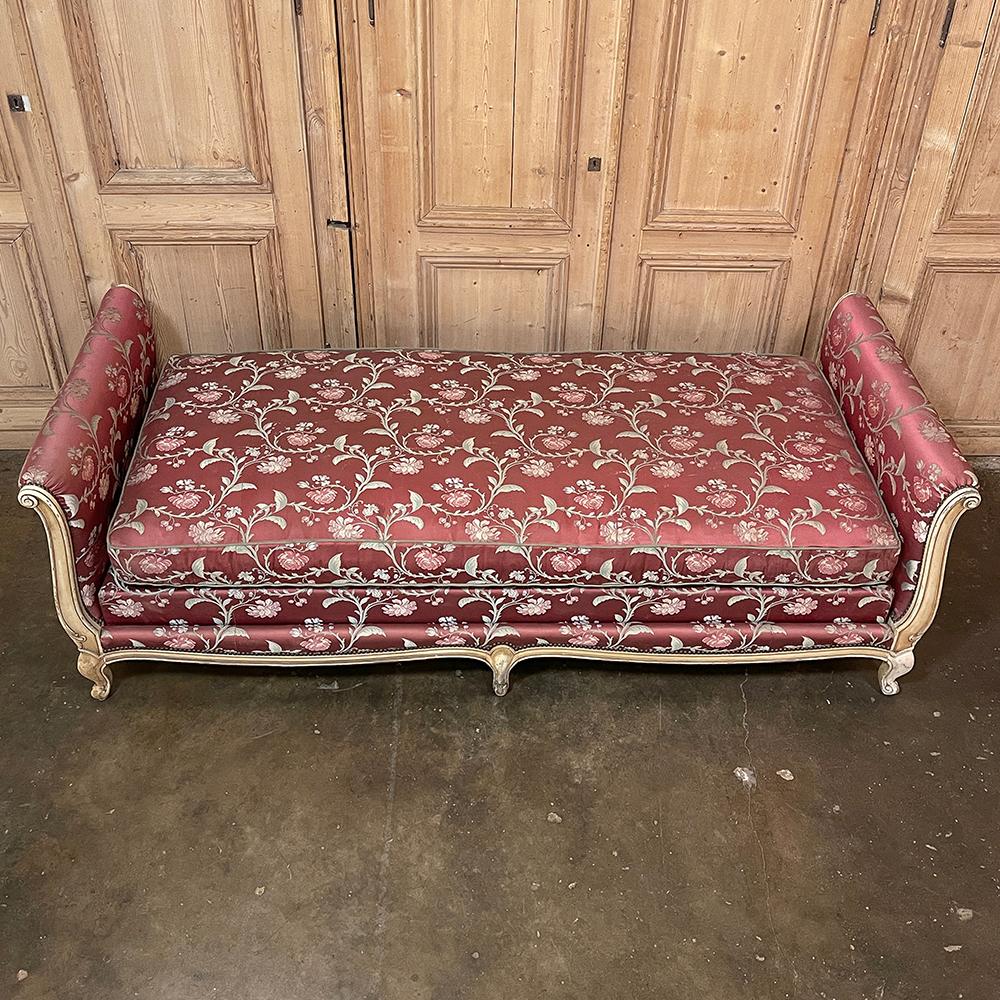 Antique French Louis XV Painted Day Bed ~ Sofa In Good Condition For Sale In Dallas, TX