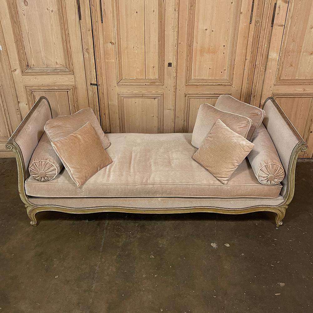 Antique French Louis XV Painted Daybed, Sofa In Good Condition In Dallas, TX