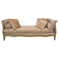Antike französische Louis XV bemalte Liege:: Sofa