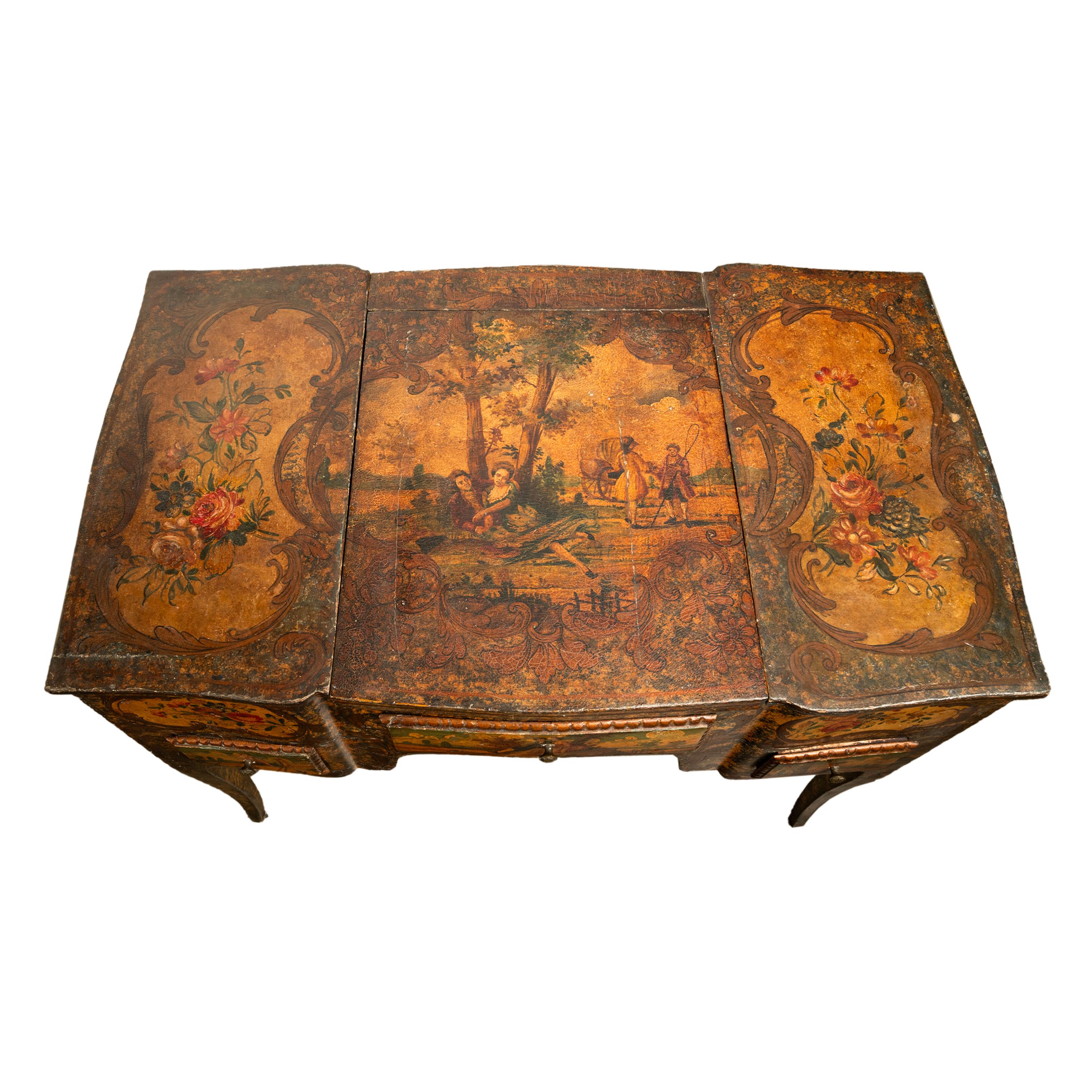 Peint à la main Ancienne coiffeuse française Louis XV peinte rococo en forme de bombe, 1750 en vente
