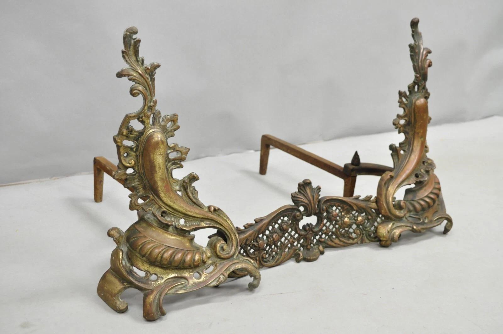Antique French Louis XV Patinated Brass Bronze Small Fireplace Andirons & Fender en vente 4