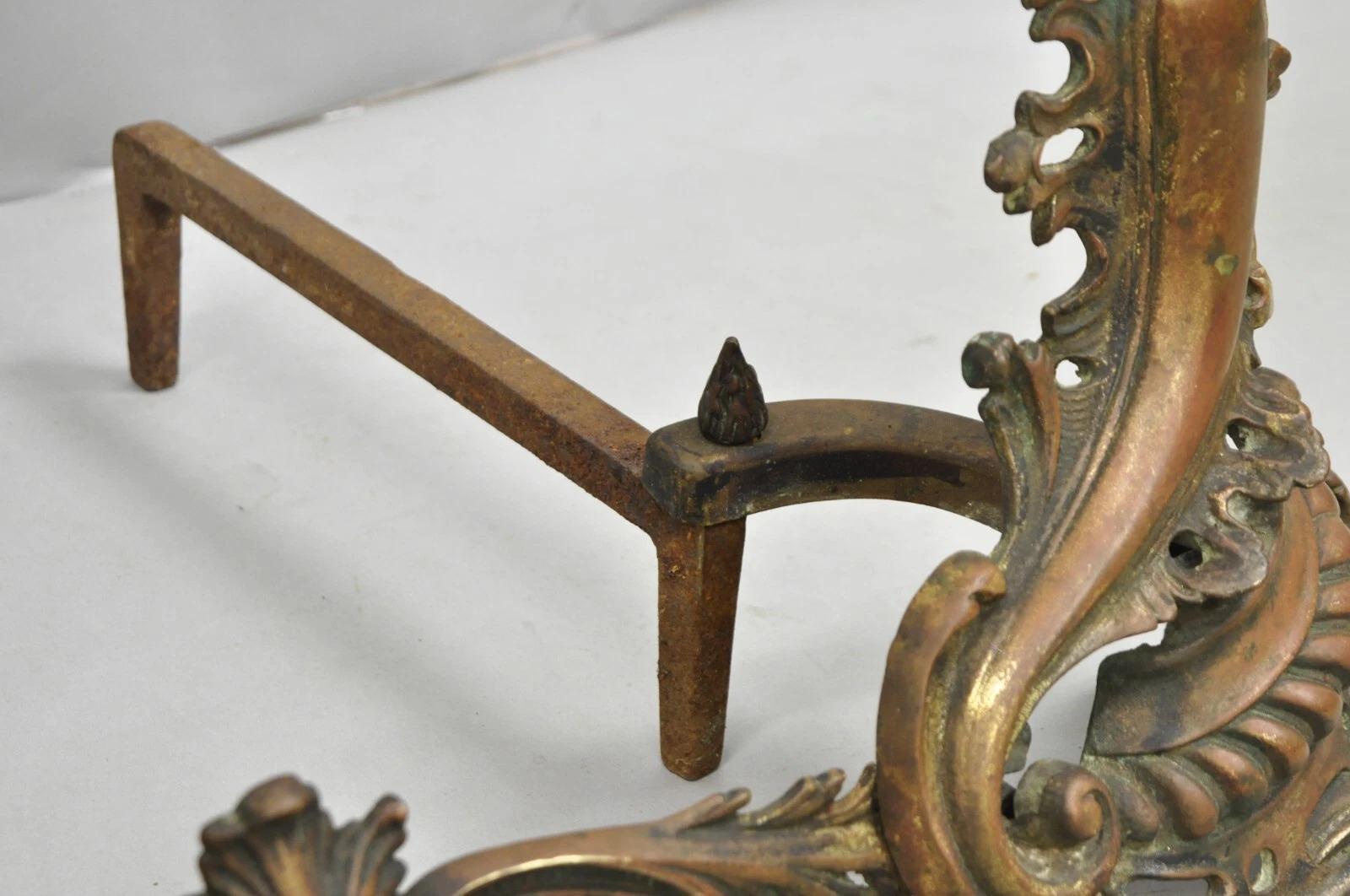Antique French Louis XV Patinated Brass Bronze Small Fireplace Andirons & Fender en vente 5