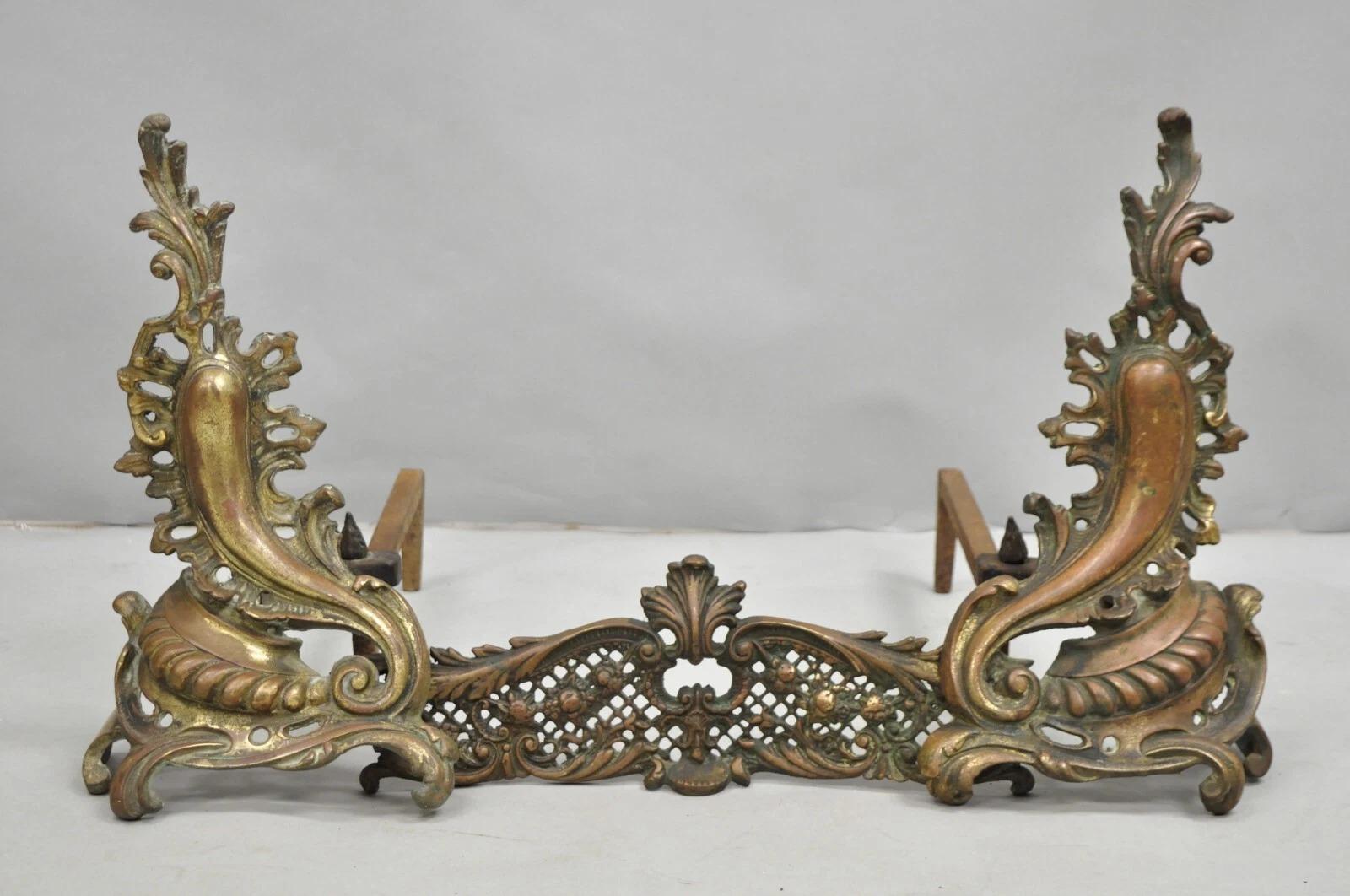 Antique French Louis XV Patinated Brass Bronze Small Fireplace Andirons & Fender en vente 6