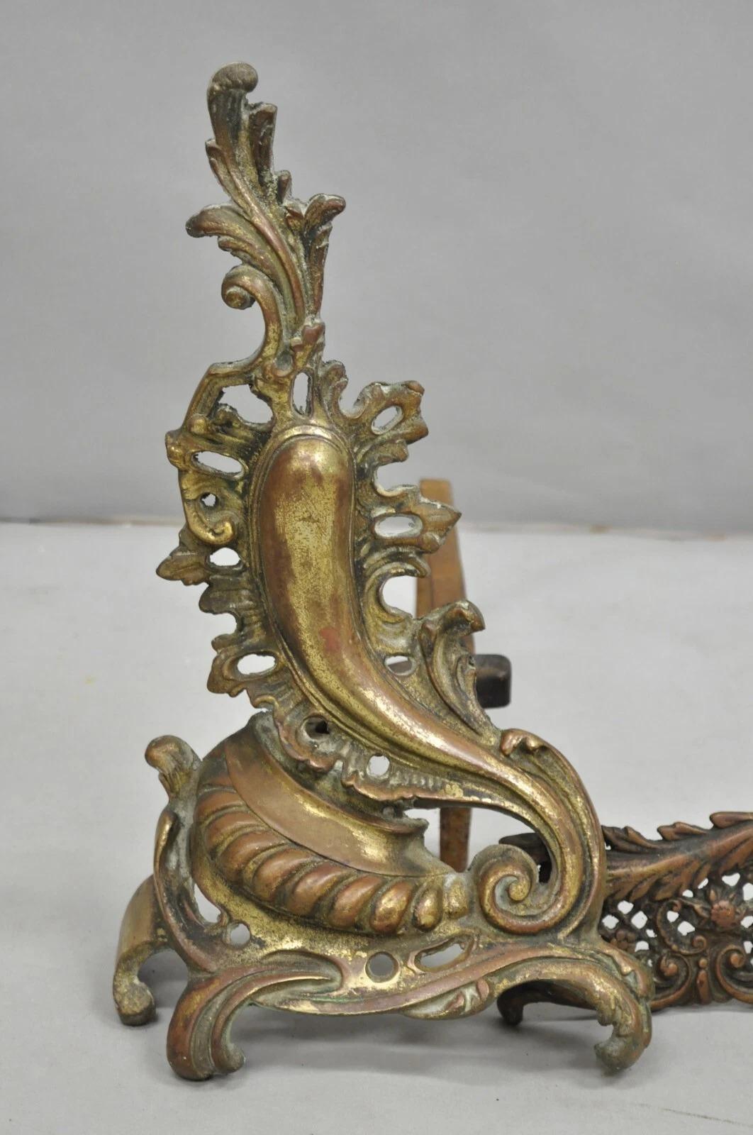 Inconnu Antique French Louis XV Patinated Brass Bronze Small Fireplace Andirons & Fender en vente
