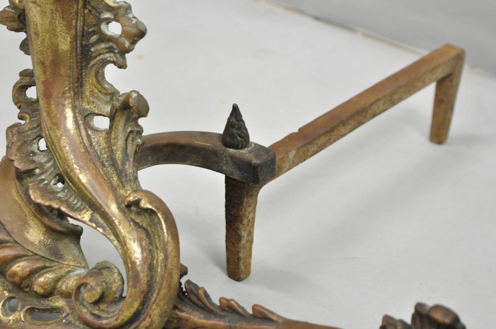 Antique French Louis XV Patinated Brass Bronze Small Fireplace Andirons & Fender en vente 1