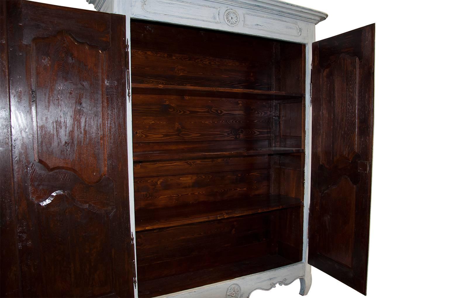 Antique French Louis XV Period Armoire Cupboard Patina For Sale 1