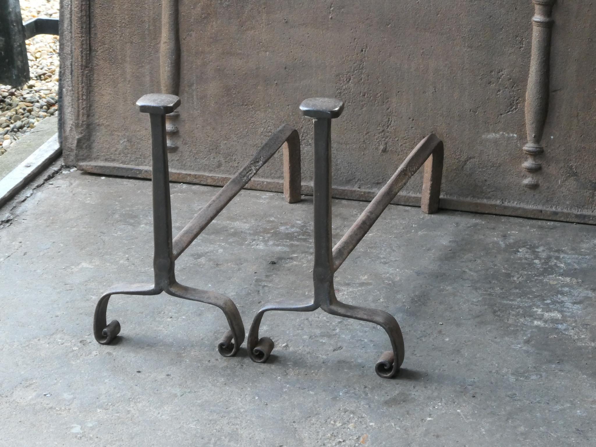 Antique French, periodo Luigi XV, Androni da fuoco, 18° secolo In condizioni buone in vendita a Soest, NL