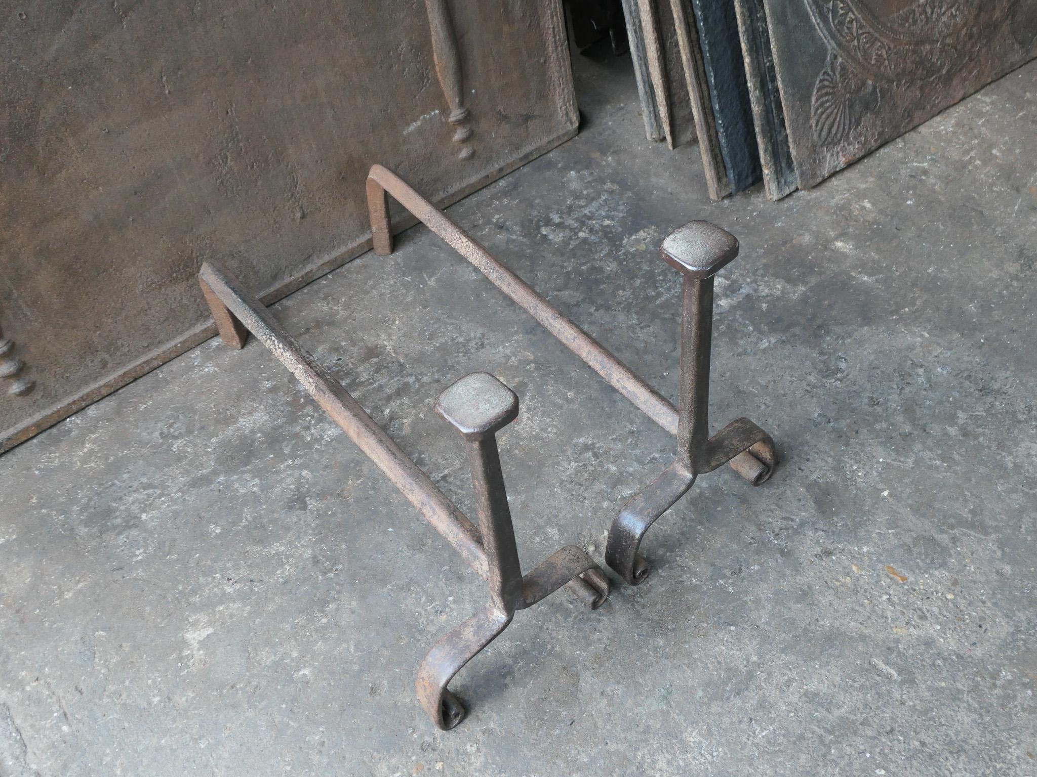 Ferro battuto Antique French, periodo Luigi XV, Androni da fuoco, 18° secolo in vendita