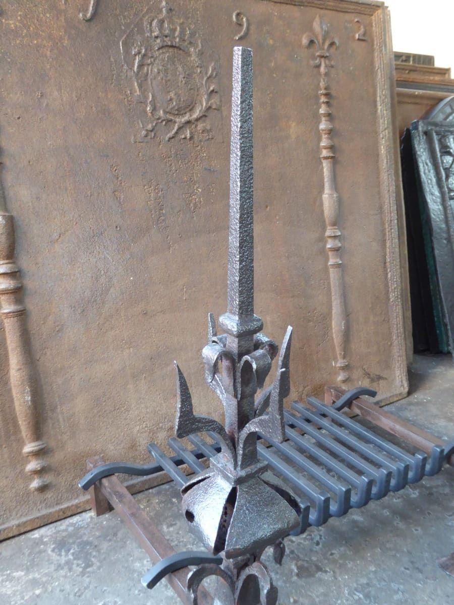 Antique French Louis XV Period Fireplace Grate or Fire Basket, 18th Century In Good Condition For Sale In Soest, NL