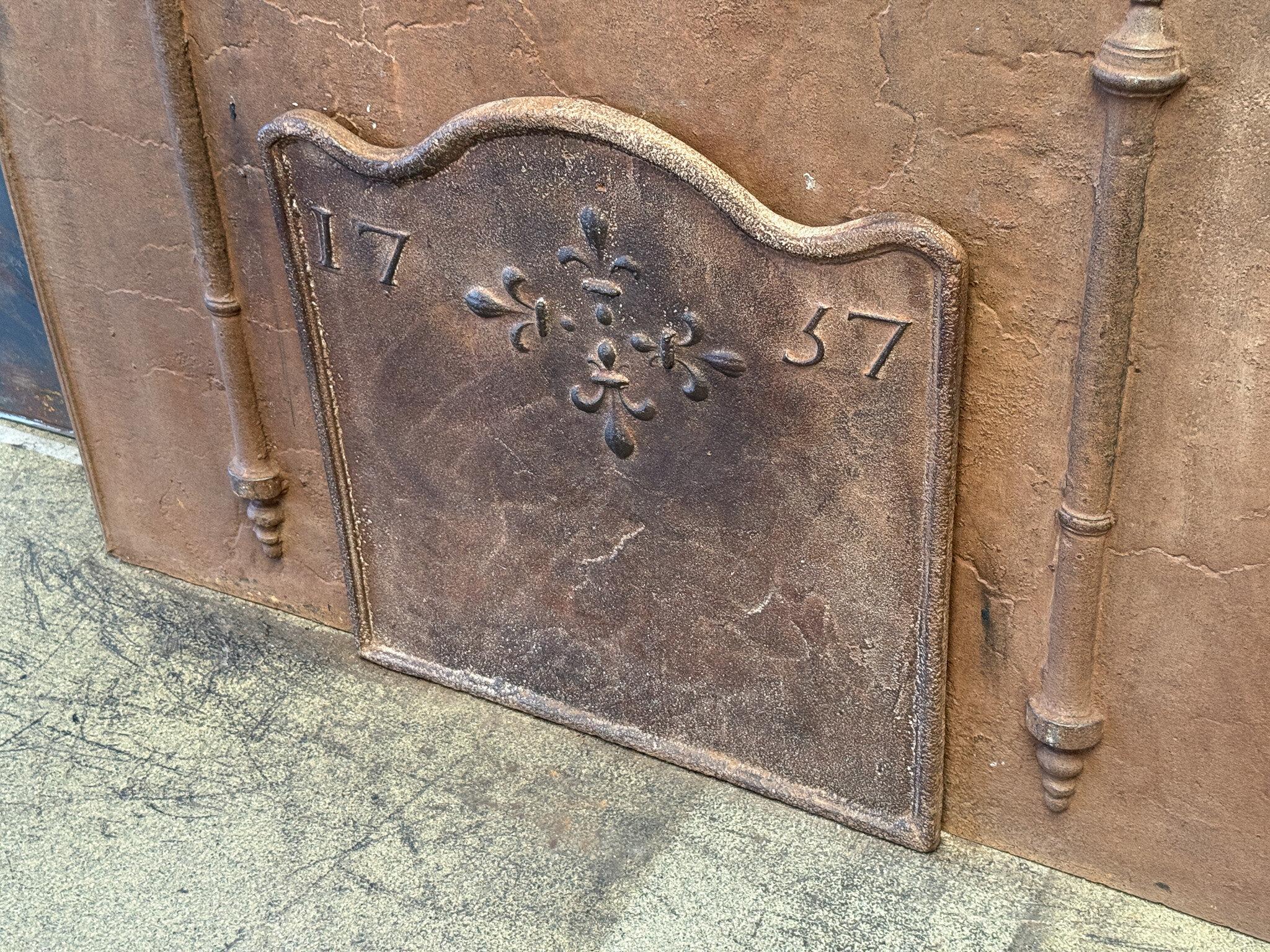 Francese Antique French Luigi XV Periodo 'Fleur De Lys' Fireback / Backsplash in vendita