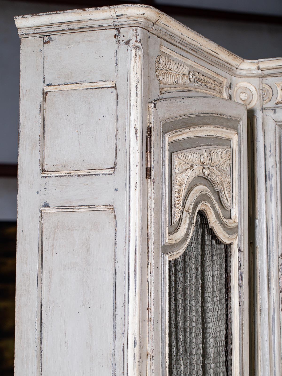 Mid-18th Century Antique French Louis XV Period Painted and Carved Corner Cabinet, circa 1740 For Sale