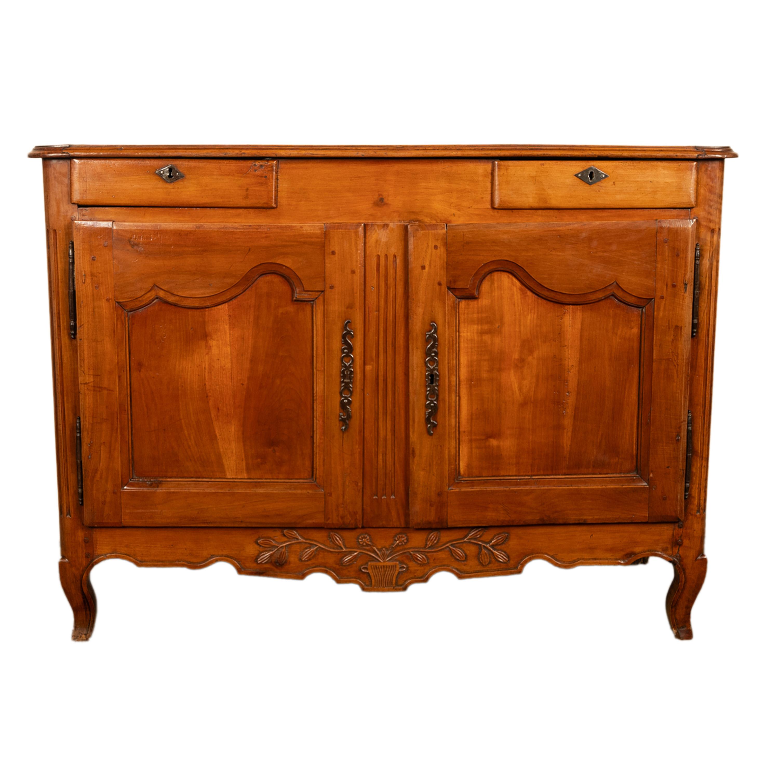 Antique French Louis XV Provincial Carved Walnut Buffet Sideboard Cabinet 1820 in vendita 7