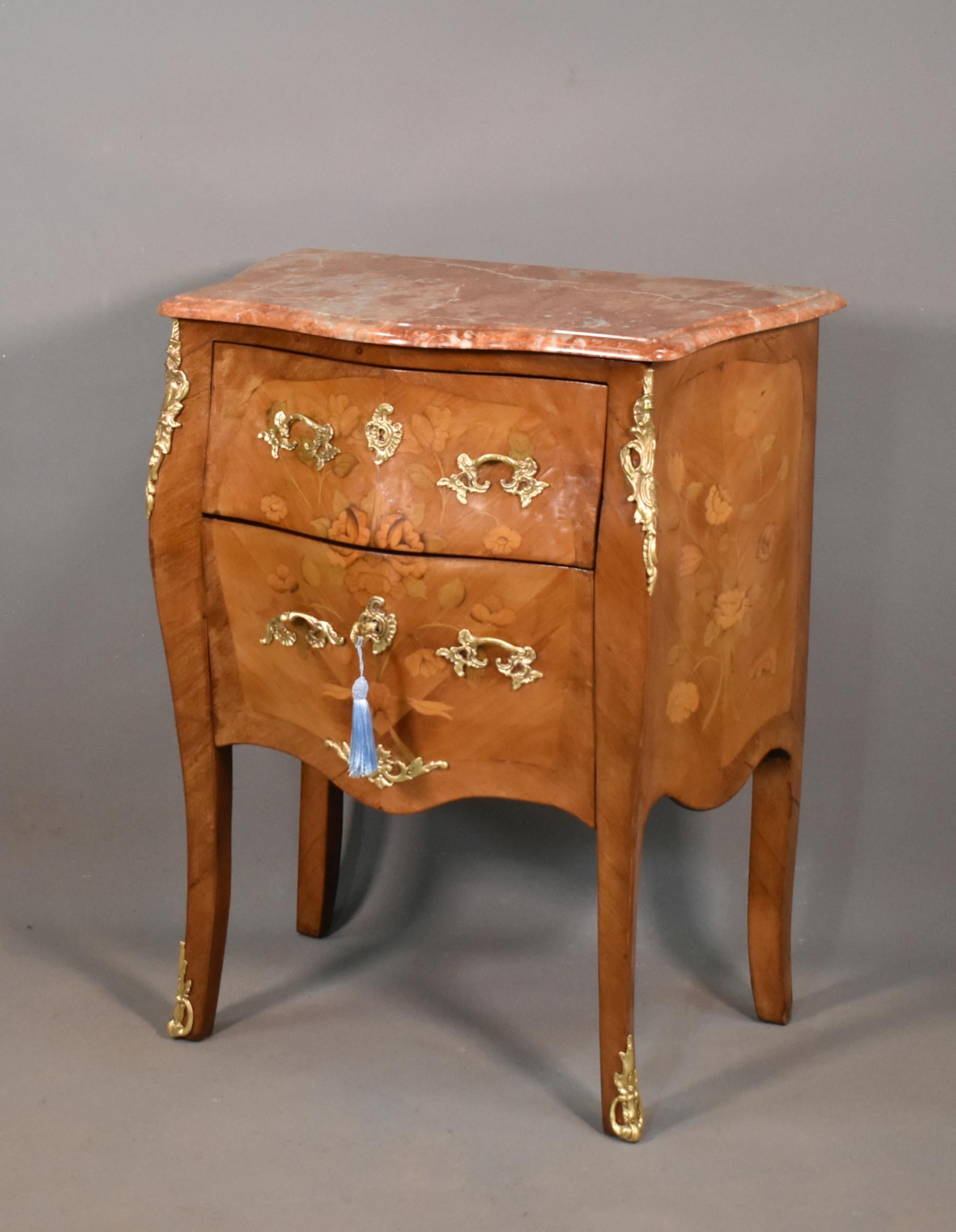 Antique French Louis XV Revival Marquetry Bombe Commode 19C In Good Condition For Sale In SAINTE-COLOMBE, FR