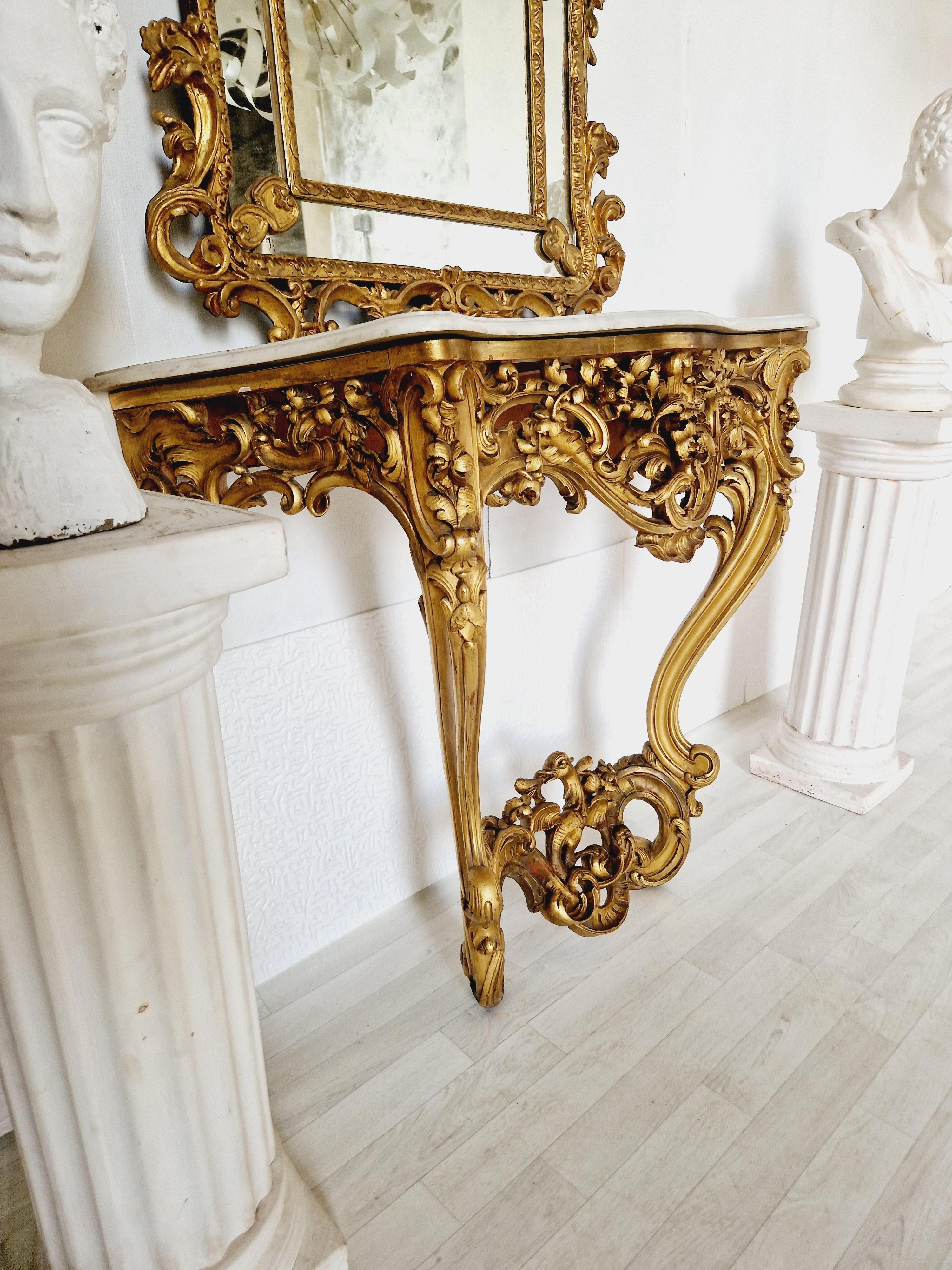 Français Ancienne table console rococo française Louis XV avec plateau en marbre en vente