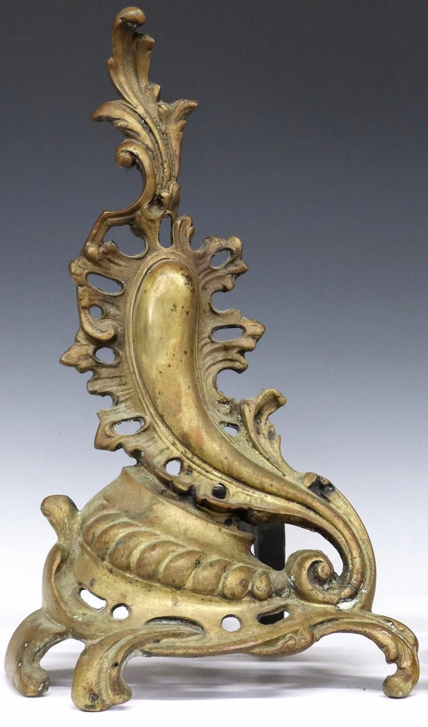 Sheffield NYC Antike Louis XV Rokoko Stil vergoldetes Messing Kamin Andiron Paar (Louis XV.) im Angebot
