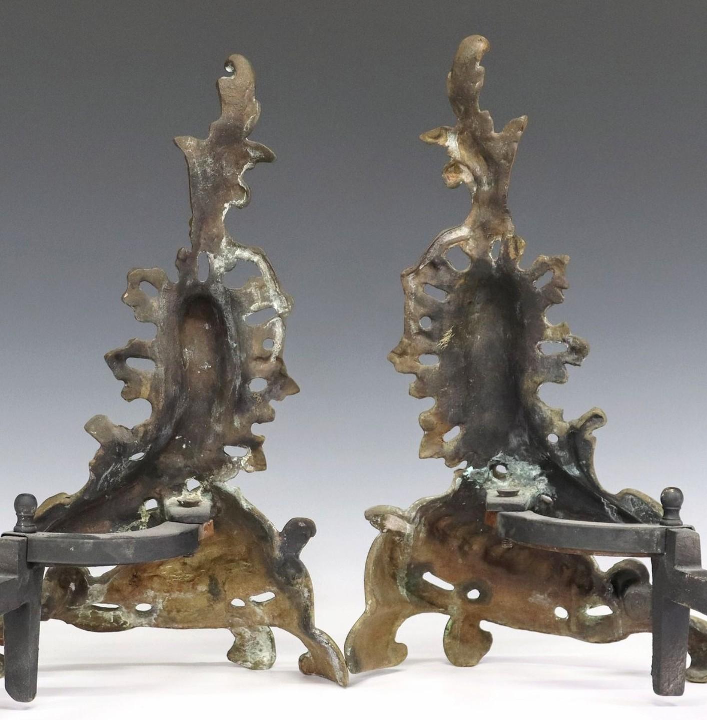 Sheffield NYC Antike Louis XV Rokoko Stil vergoldetes Messing Kamin Andiron Paar im Zustand „Gut“ im Angebot in Forney, TX
