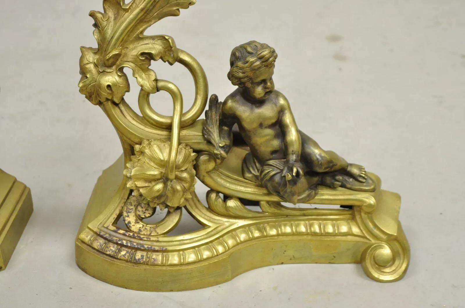 Antike französische Cherub-Acanthus-Blatt-Feuerböcke aus Bronze im Louis-XV-Rokoko-Stil im Rokoko-Stil, Paar im Angebot 1