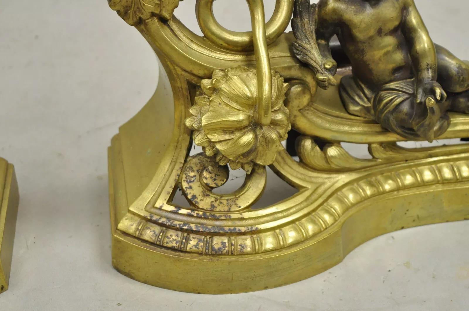 Antike französische Cherub-Acanthus-Blatt-Feuerböcke aus Bronze im Louis-XV-Rokoko-Stil im Rokoko-Stil, Paar im Angebot 2