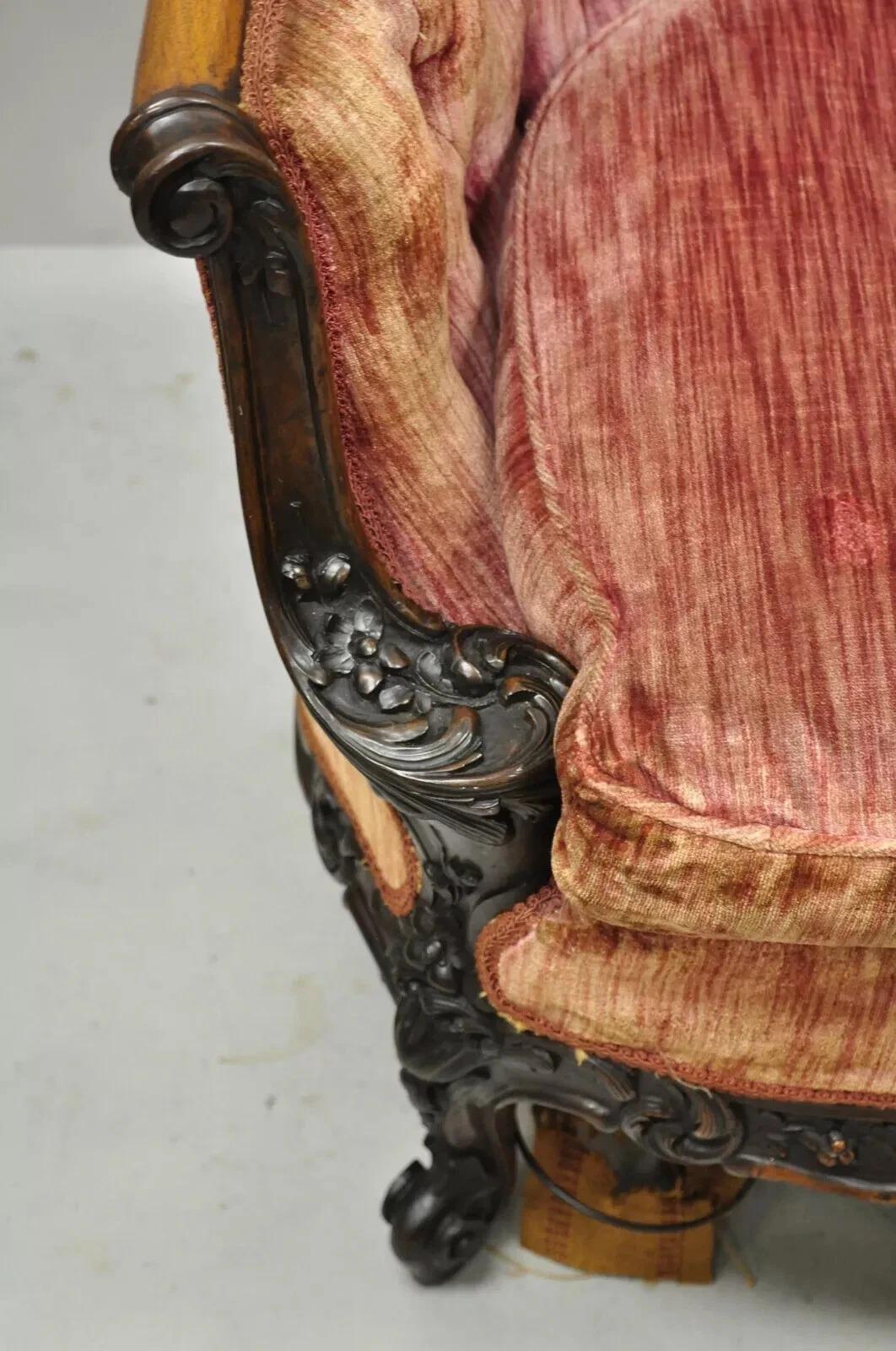 XX secolo Antique French Louis XV Rococo Style Ornate Carved Walnut Settee Loveseat Sofà in vendita
