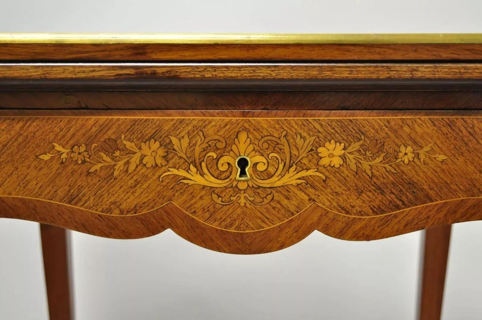 Ancienne table de jeu de cartes pliante française Louis XV en bois de rose incrusté de citronnier en vente 4