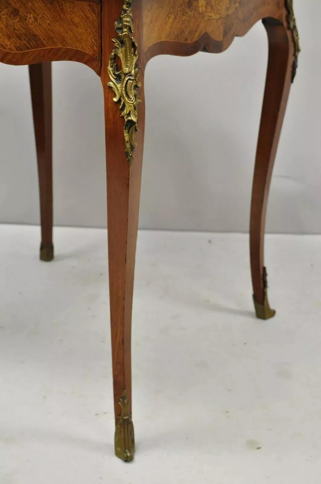 Ancienne table de jeu de cartes pliante française Louis XV en bois de rose incrusté de citronnier en vente 5