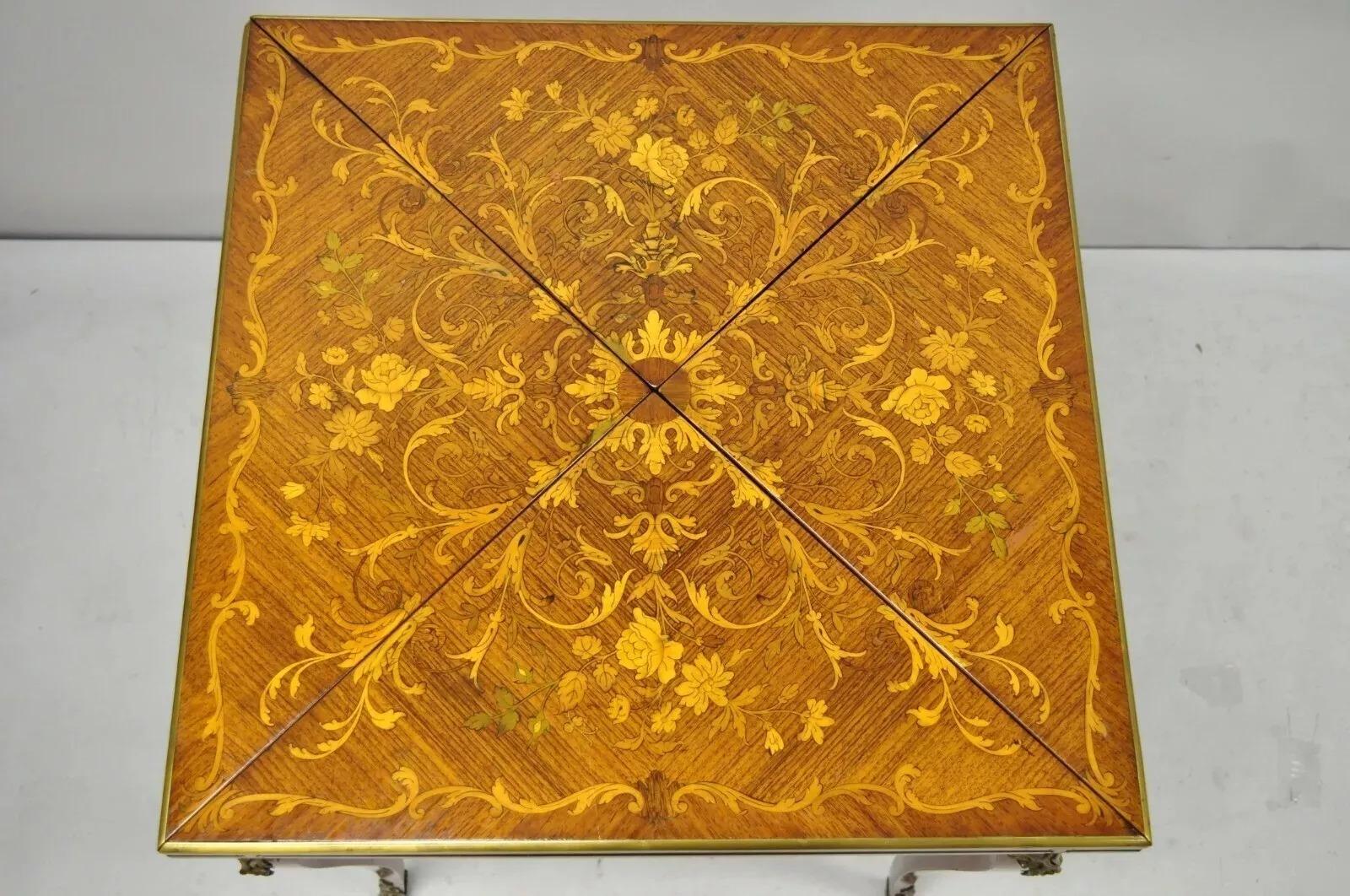 Inconnu Ancienne table de jeu de cartes pliante française Louis XV en bois de rose incrusté de citronnier en vente
