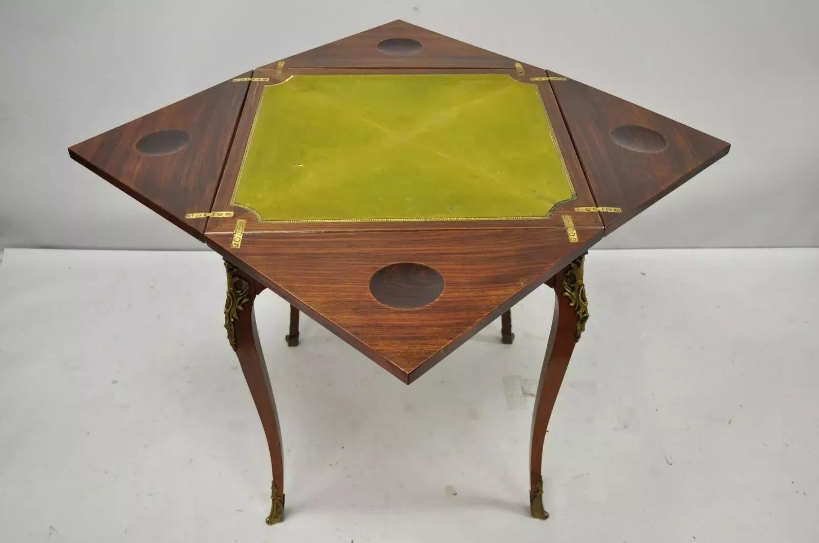 Ancienne table de jeu de cartes pliante française Louis XV en bois de rose incrusté de citronnier en vente 1