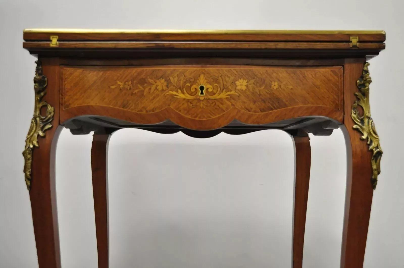Ancienne table de jeu de cartes pliante française Louis XV en bois de rose incrusté de citronnier en vente 3