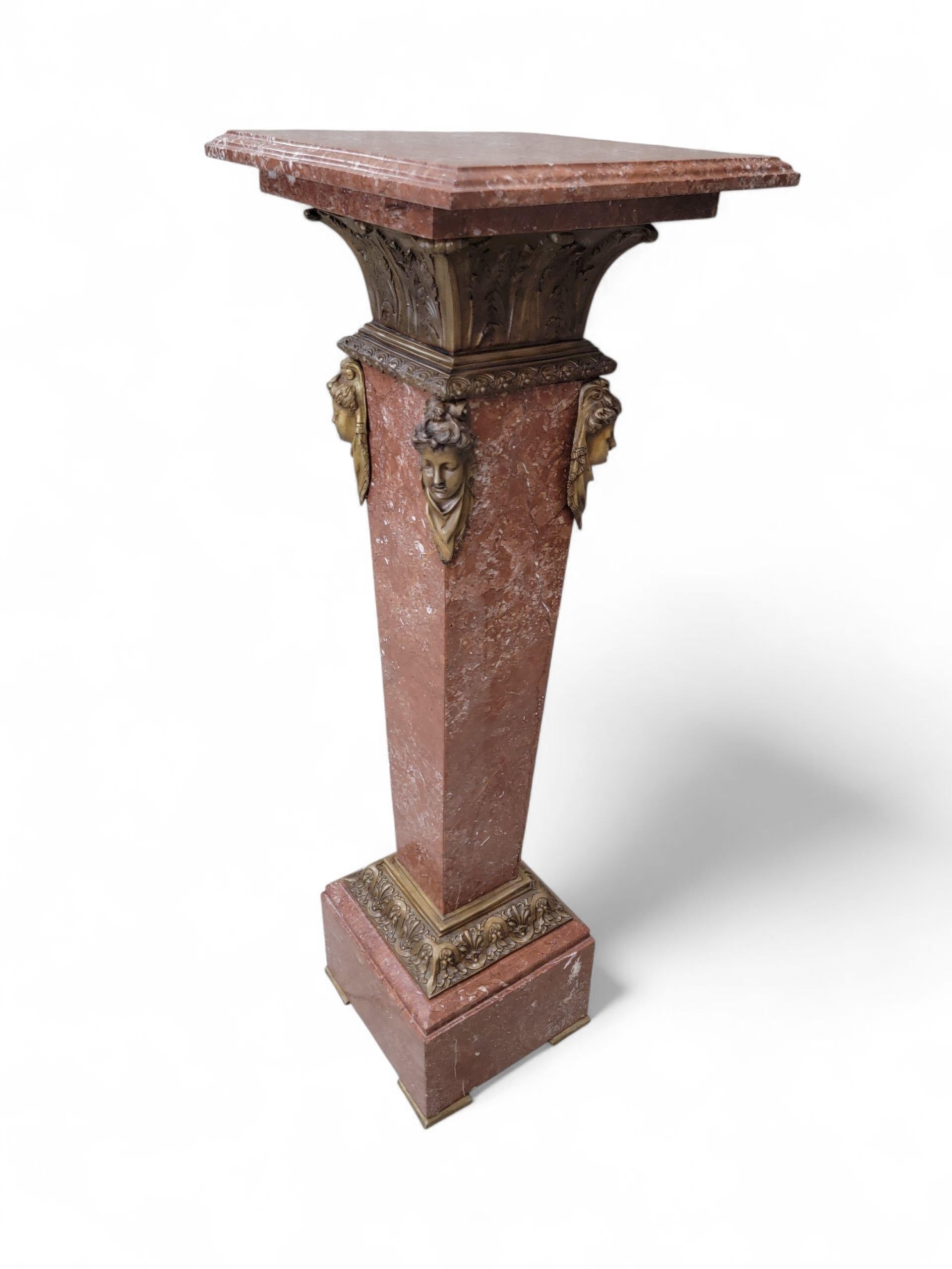 Antique French Louis XV Rouge Marmor und figurale Bronze Maiden Pedestal Stand im Angebot 2