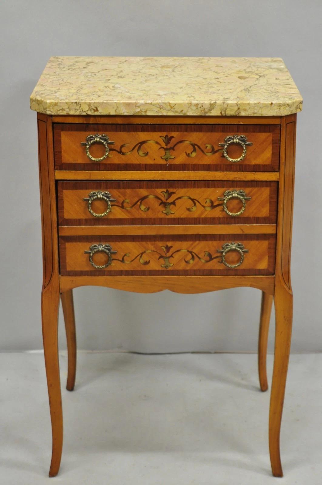 Antique French Louis XV Satinwood Marble Top Painted Bedside Table (Comodino) in vendita 3