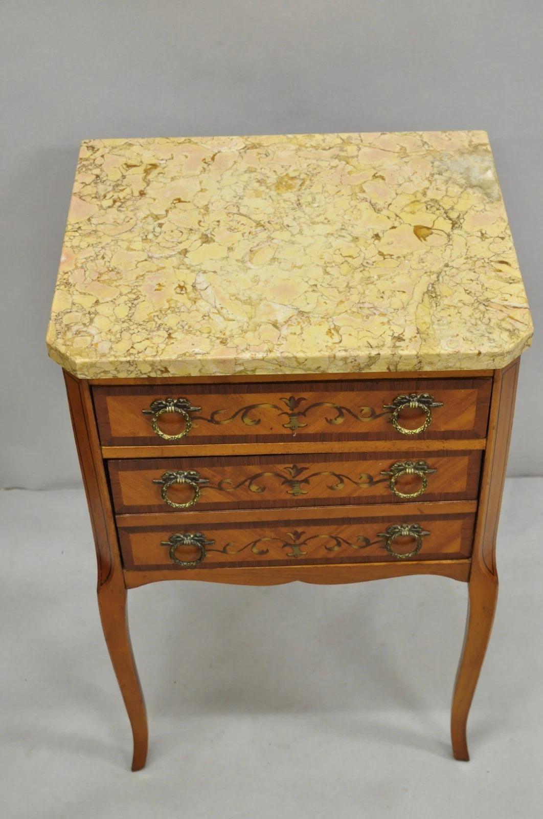 Antique French Louis XV Satinwood Marble Top Painted Bedside Table (Comodino) in vendita 2