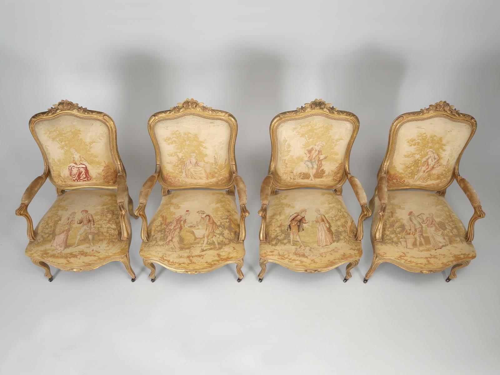 Tissu Fauteuils français anciens de style Louis XV avec tissu d'origine et cadres dorés en vente