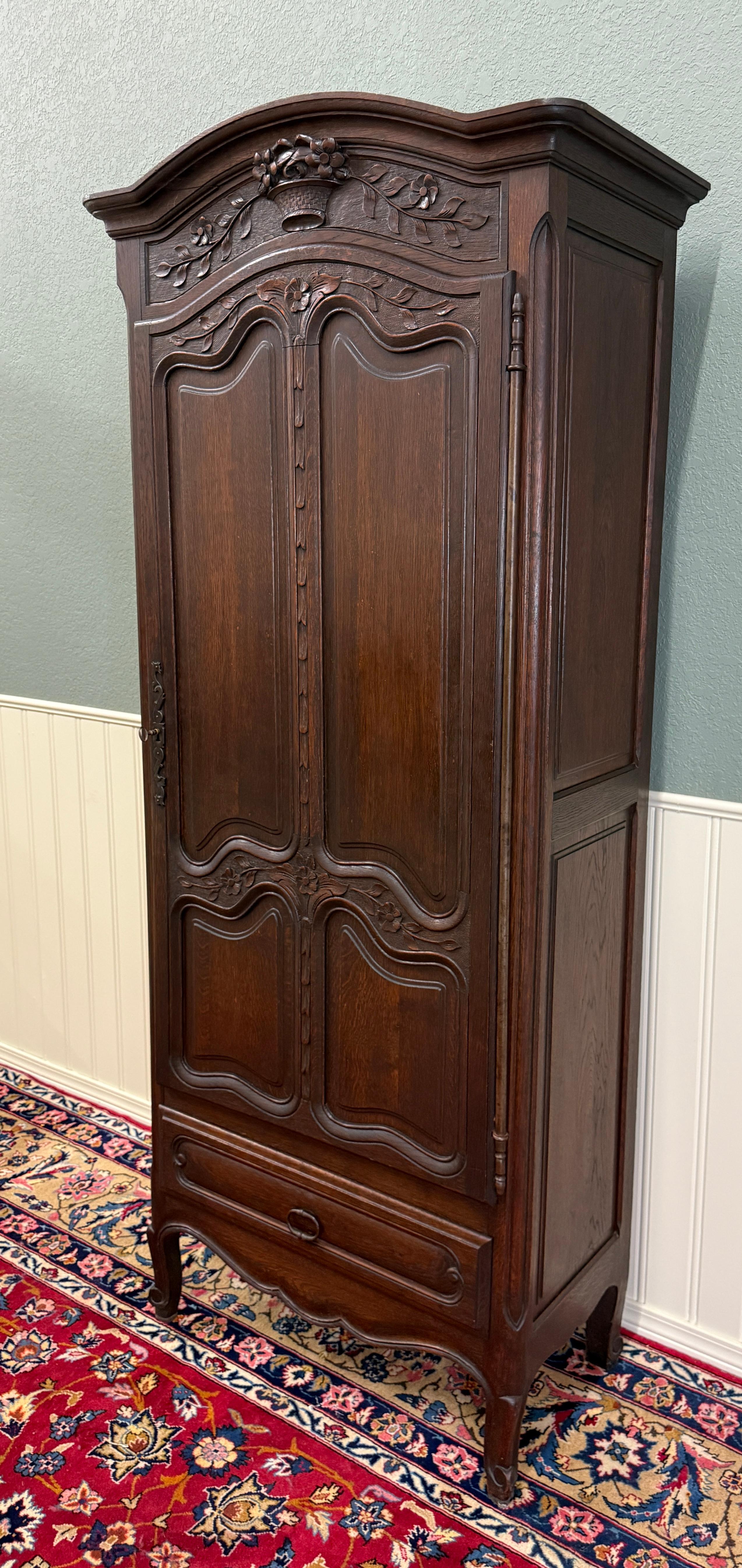 Antique French Louis XV Style Armoire Cupboard Linen Cabinet Bonnetiere Oak In Good Condition For Sale In Tyler, TX