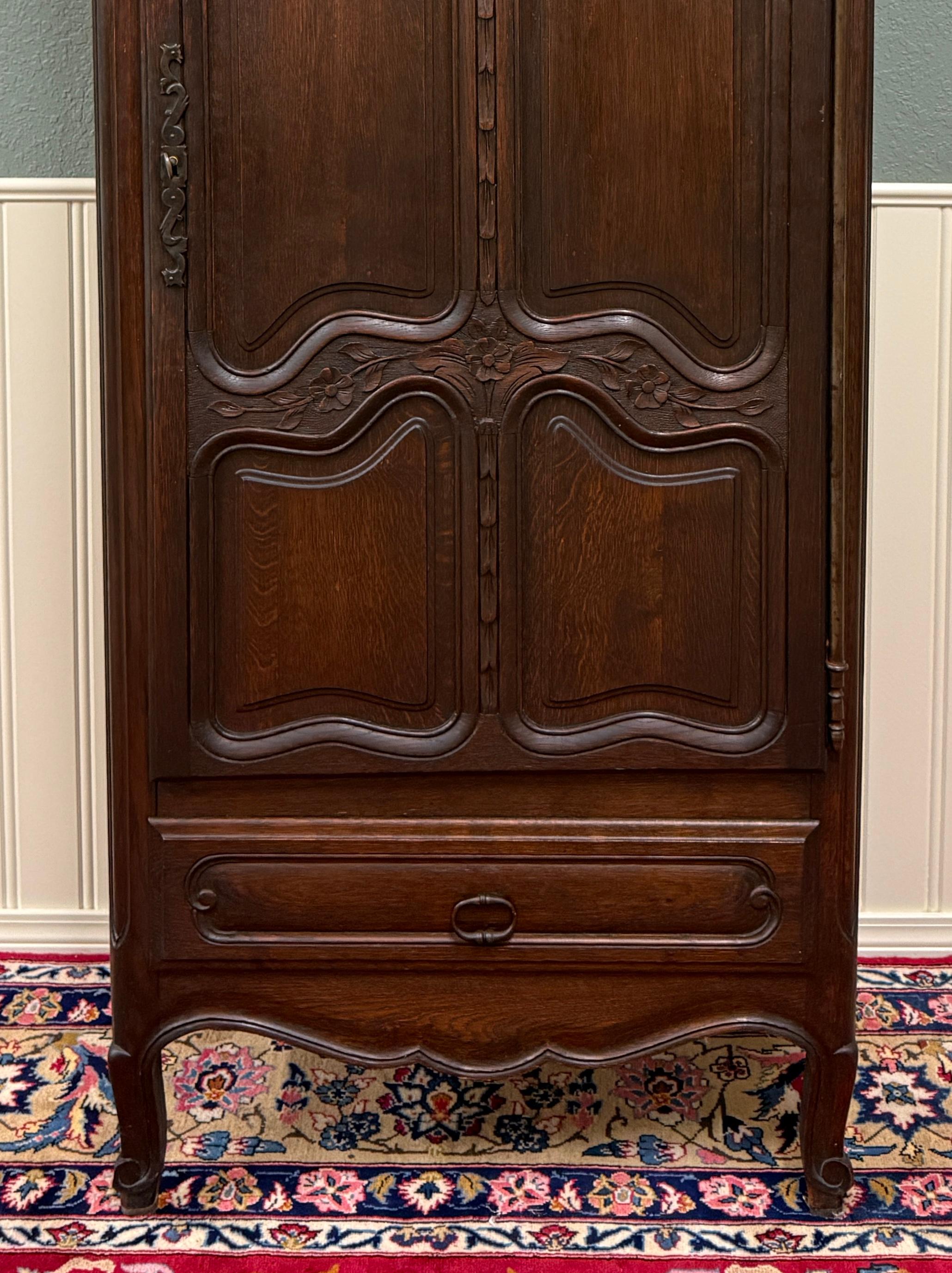 Antique French Louis XV Style Armoire Cupboard Linen Cabinet Bonnetiere Oak For Sale 2