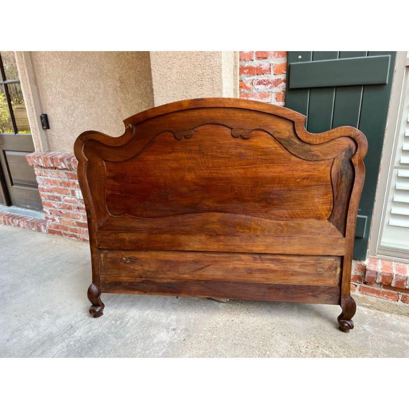 Antique French Louis XV Style Bed Carved Walnut Parisian European Size w Rails For Sale 6