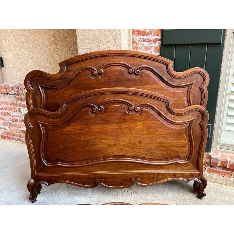 Antique French Louis XV Style Bed Carved Walnut Parisian European Size w Rails For Sale 11