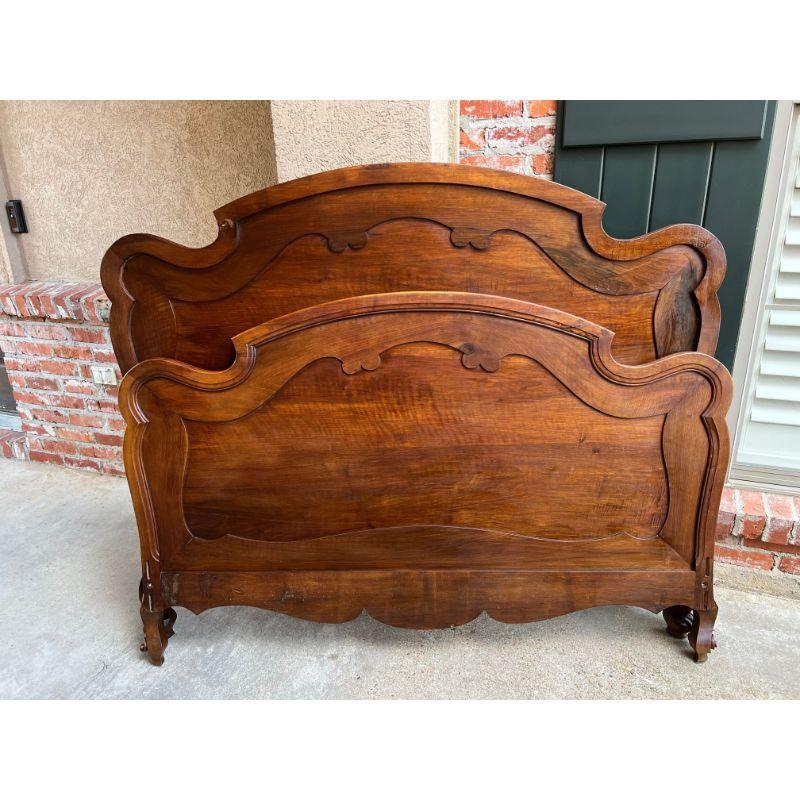 Antique French Louis XV Style Bed Carved Walnut Parisian European Size w Rails For Sale 4