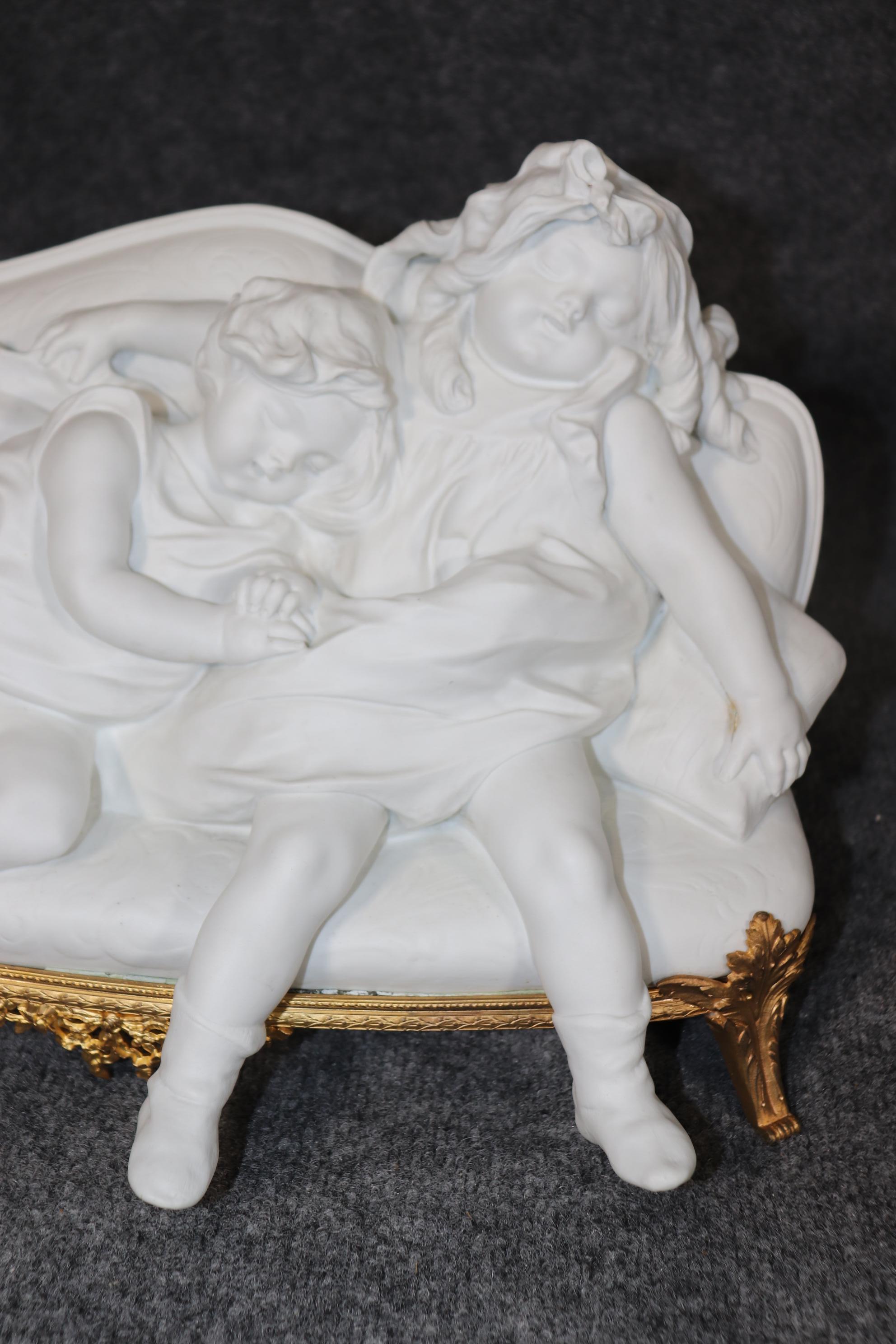 Antike französische Biskuit- und Goldbronze-Skulptur im Louis-XV-Stil nach A. Rousaud im Angebot 4