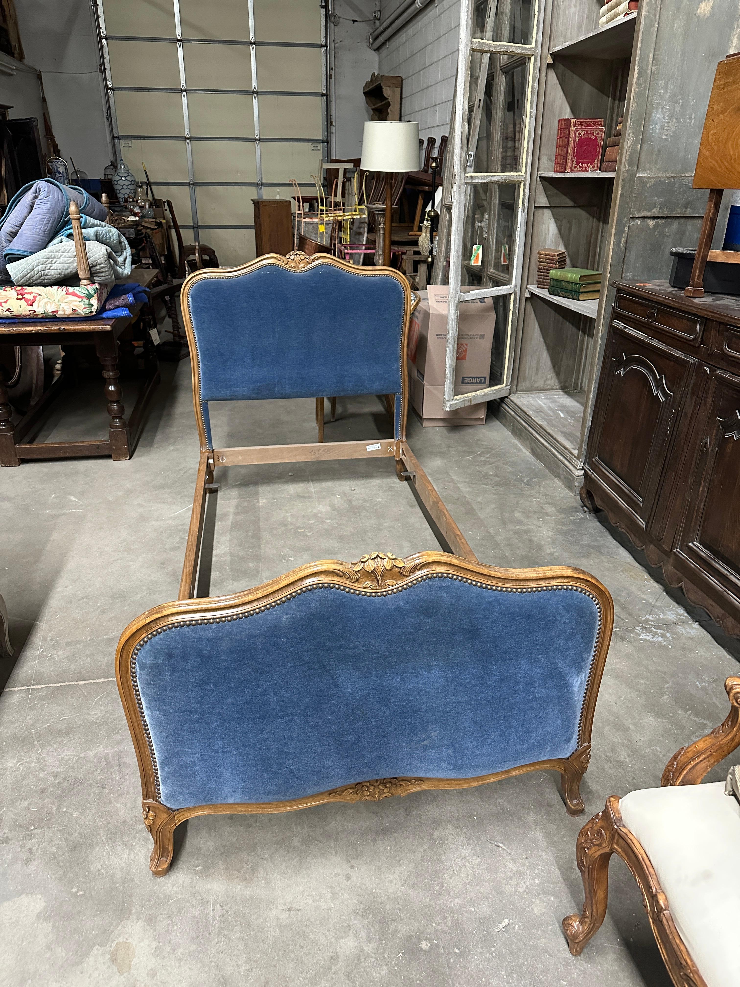 Early 20th Century Antique French Louis XV Style Blue Velvet Upholstered Twin Beds, a Pair For Sale