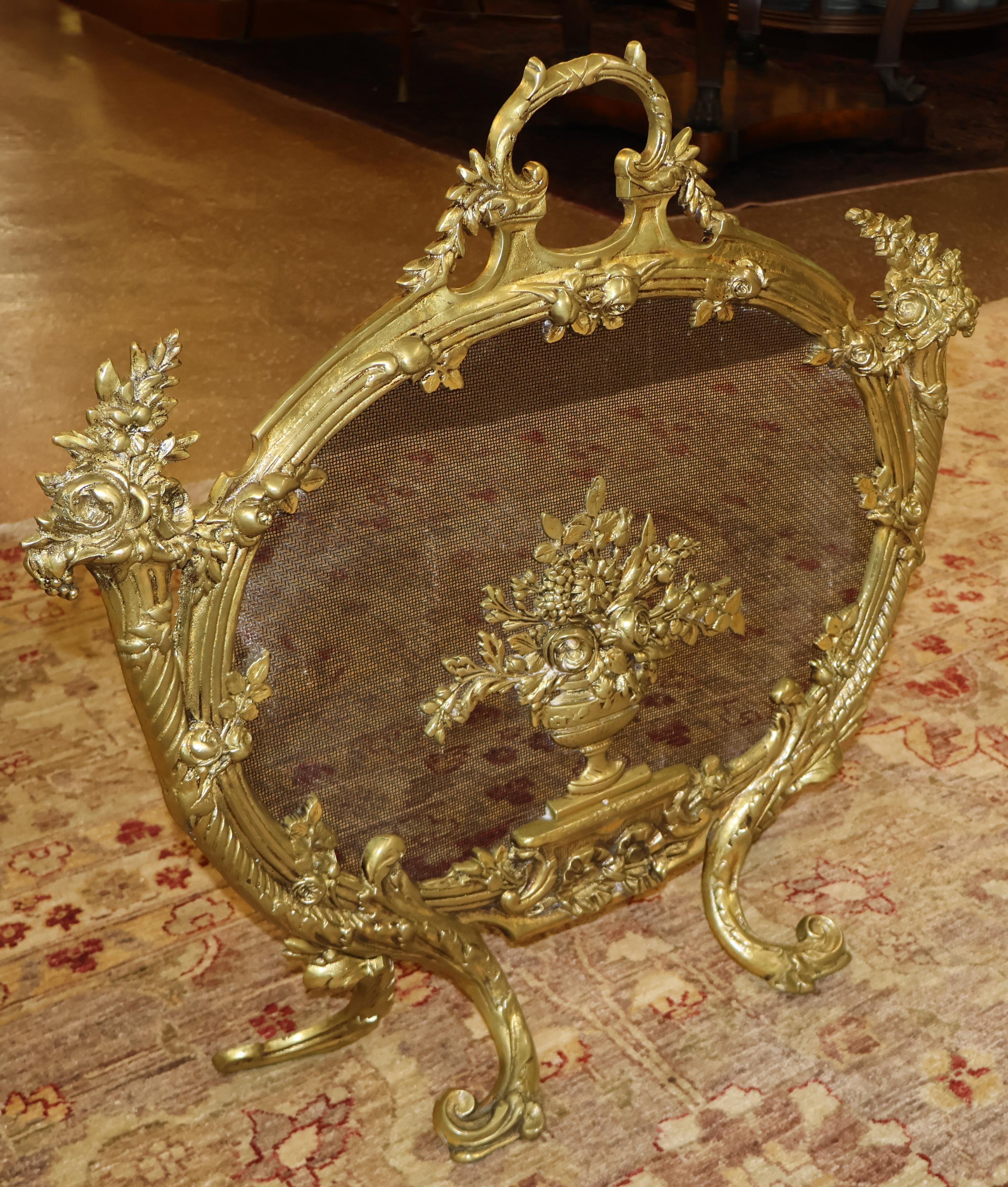 Francese Antique French Louis XV Style Parafuoco in ottone di alta qualità in vendita